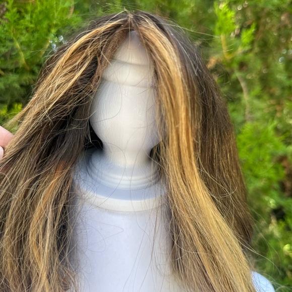 100% Human Hair Natural Ombre Brown and Blonde Wavy Hair Shoulder Length Wig - Picture 5 of 14